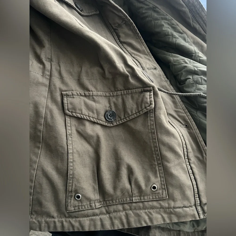 Levi's Women's Utility Jacket in Olive - Picture 7 of 9